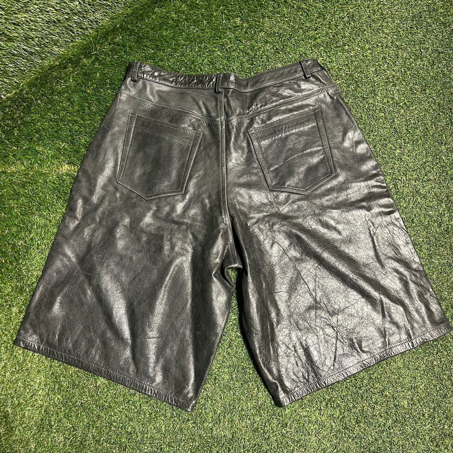 GV Gallery Raspberry Hills Washed Black Leather Shorts Size XL USED x13936