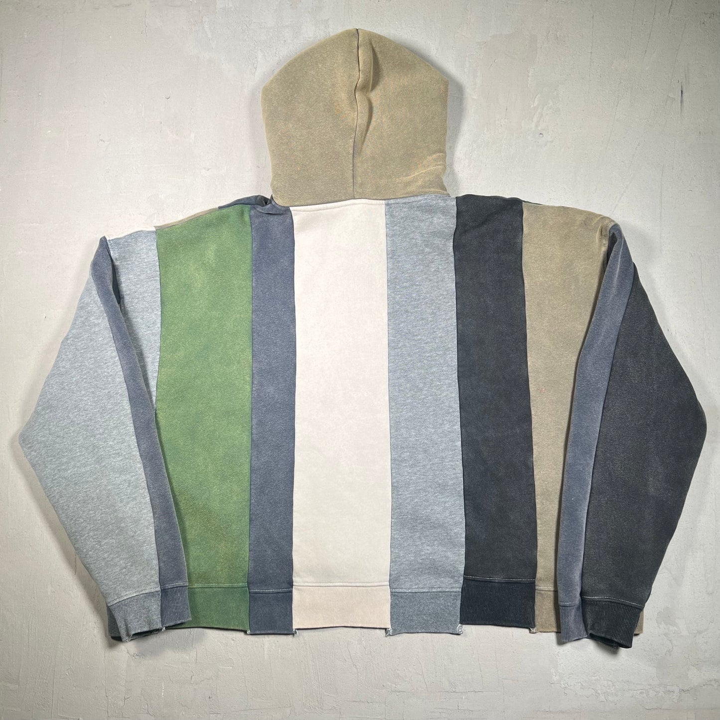 GV Gallery Raspberry Hills Bonsai Hoodie Size XL USED x17489