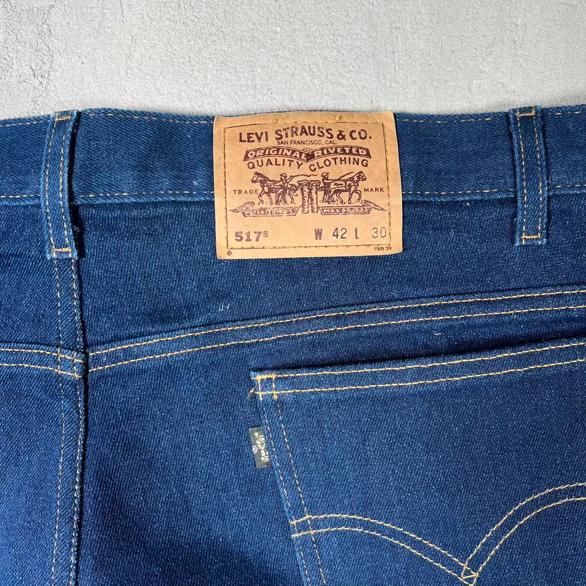 1990s Levis 517 Gold Tab Bootcut Blue Jeans Size 42x30 USED v20197