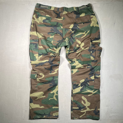 GV Gallery Raspberry Hills Camo Cargos Size XL USED x17471
