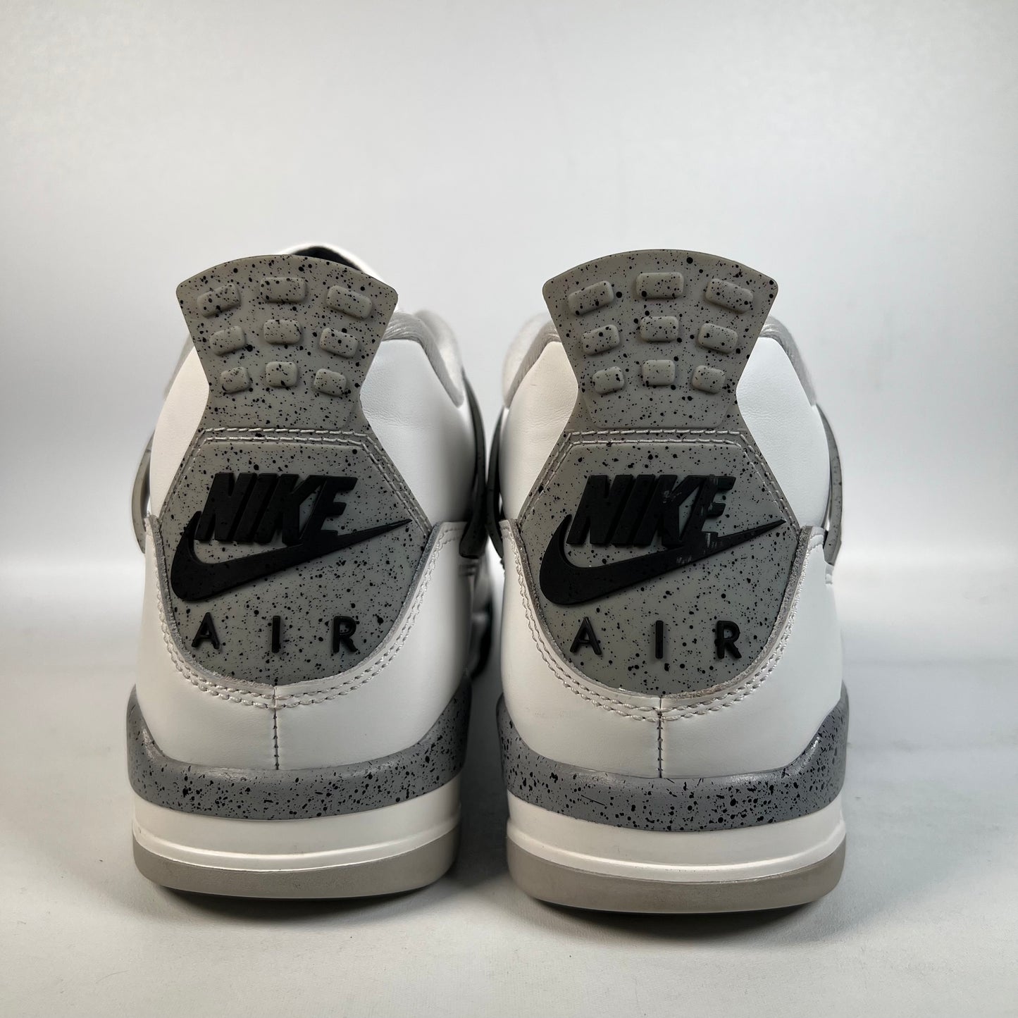 Jordan 4 White Cement (2025) Size 9.5 USED s21988