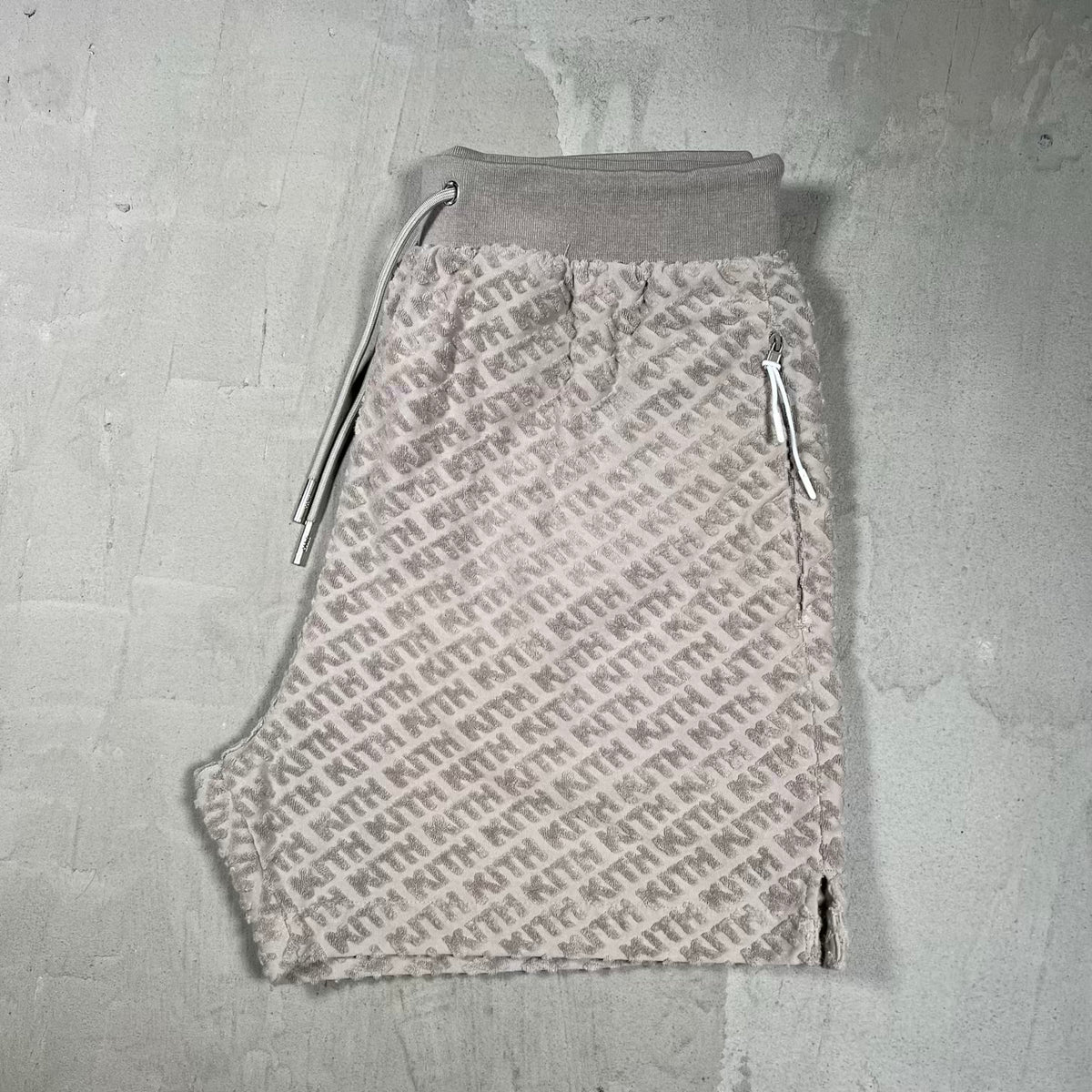 Kith Repeat Logo Stone Terry Shorts Size Medium USED x18669