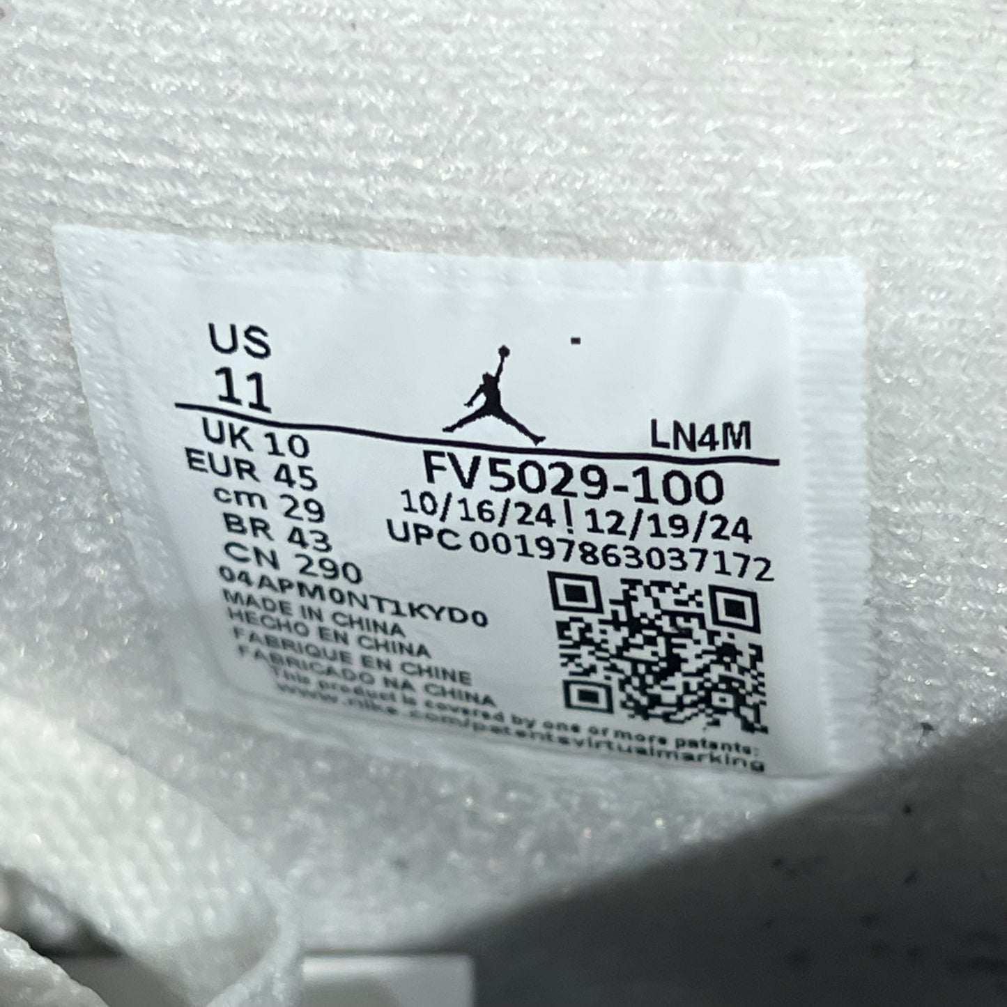 Jordan 4 White Cement (2025) Size 11 USED s19681