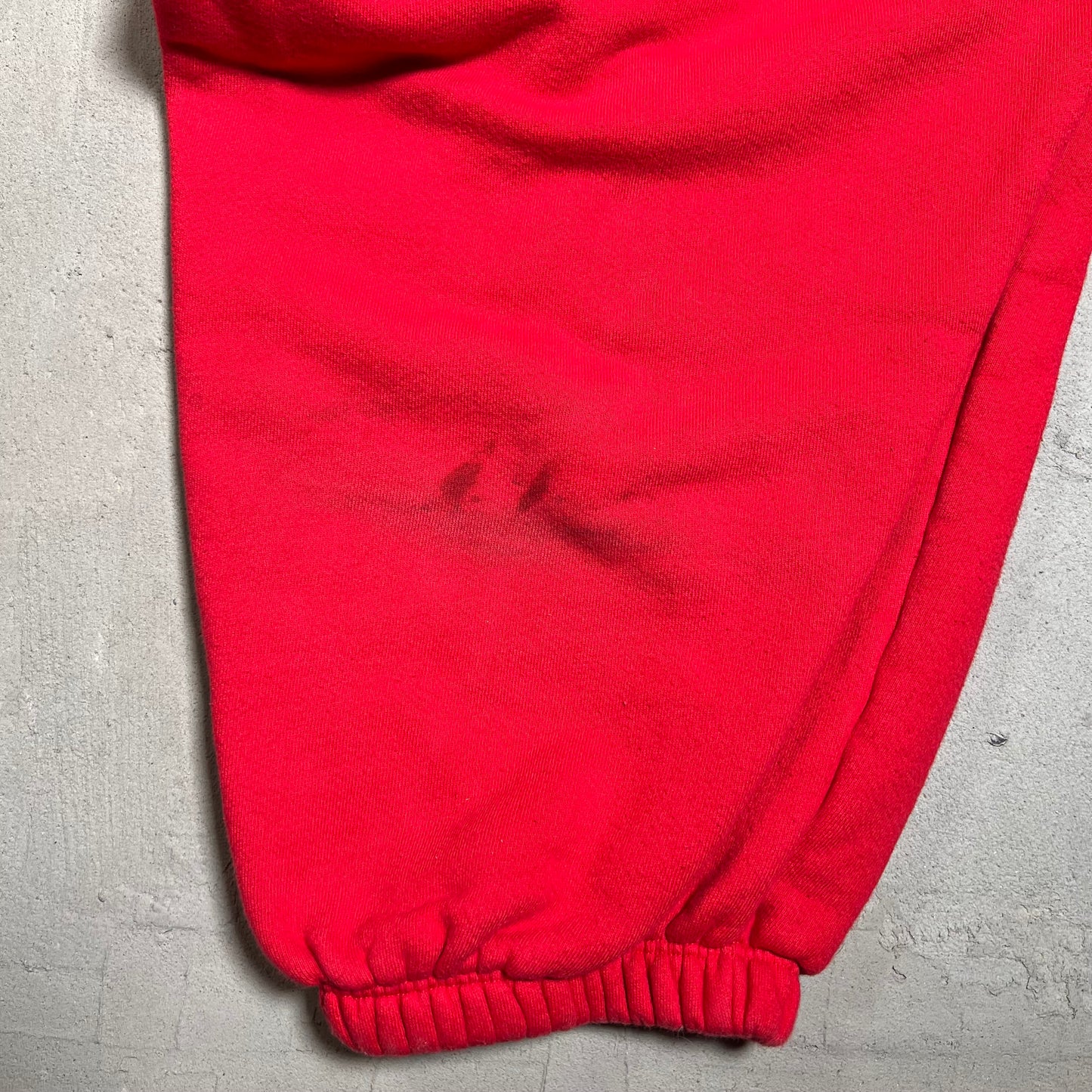 GV Gallery Raspberry Hills Red Sweatpants Size Medium USED x17392