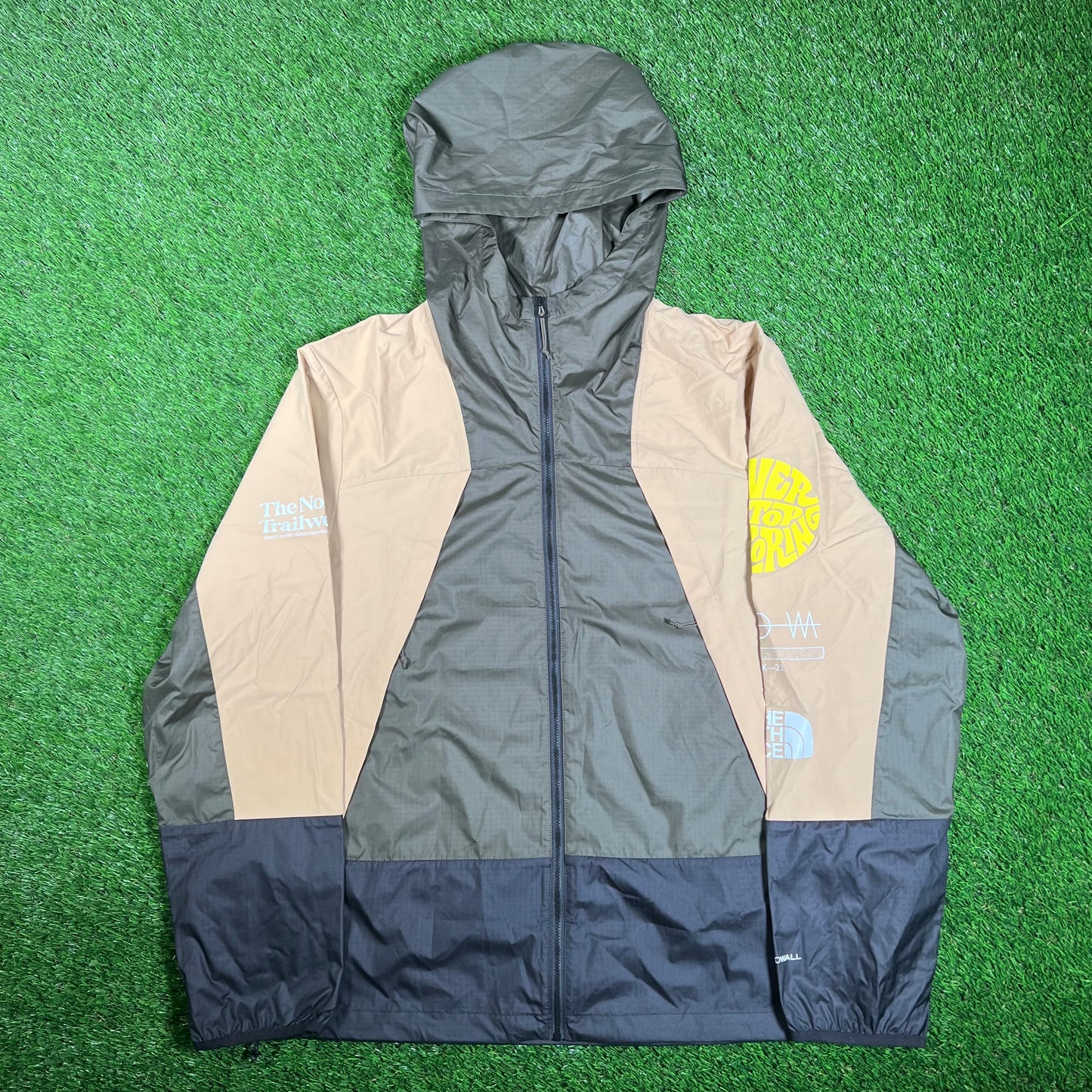 North Face "Trailwear" Olive/Khaki Windbreaker Size Large USED v17973