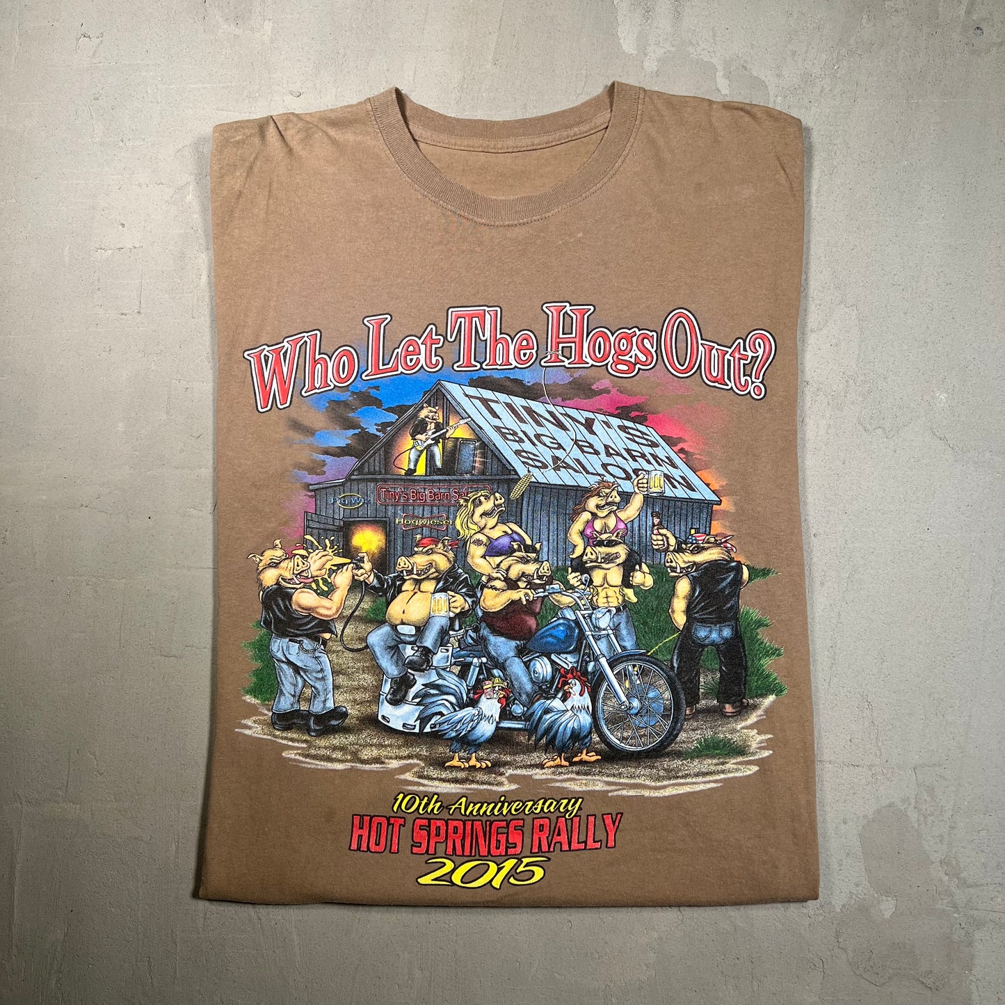 2015 "Who Let the Hogs Out" Brown Bike Rally Tee Size XL USED v18952