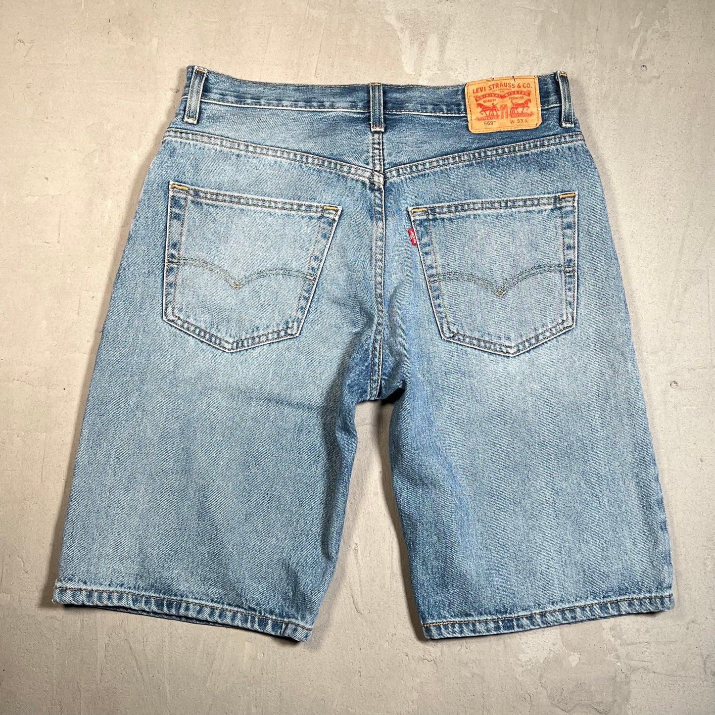 Levis 569 Straight Leg Jorts Size 33 USED v19573