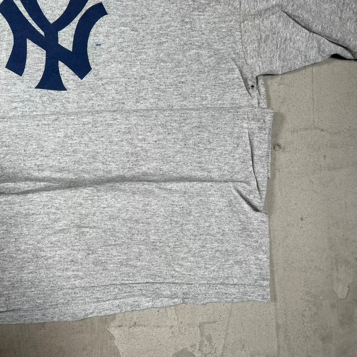 Yankees Retired Numbers Grey Tee Size XL USED v20268
