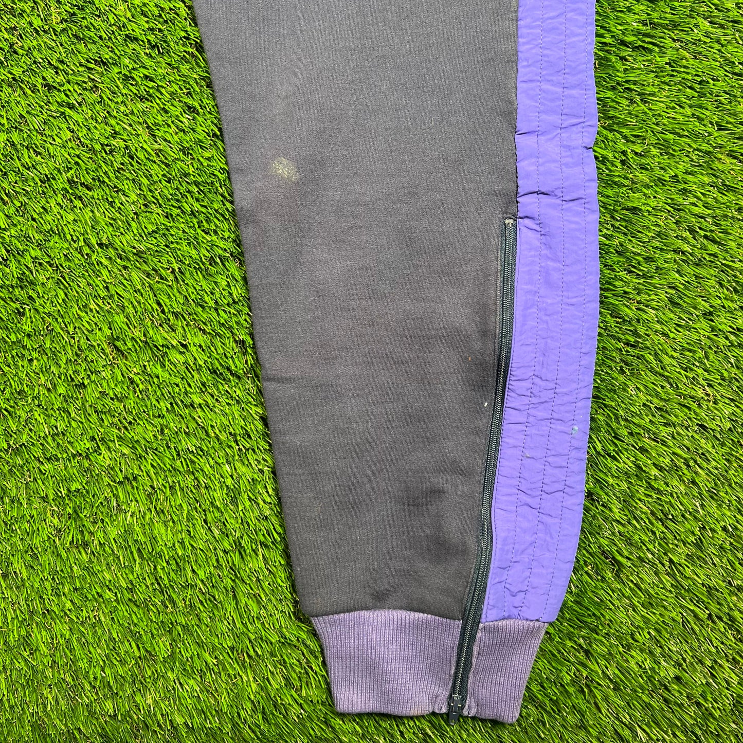 1980s Nike International Navy Sweat Pants Size Large USED v18540