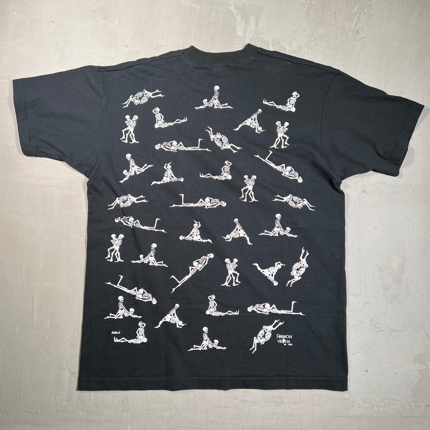 1990s Skeleton Kama Sutra Black Tee Size XL USED v19443