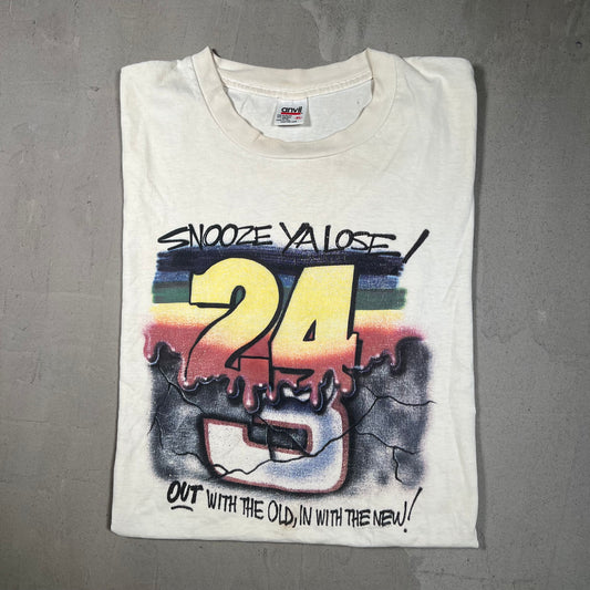 2005 Snooze Ya Lose 24 Airbrush Racing Cropped White Tee Size XL USED v19226