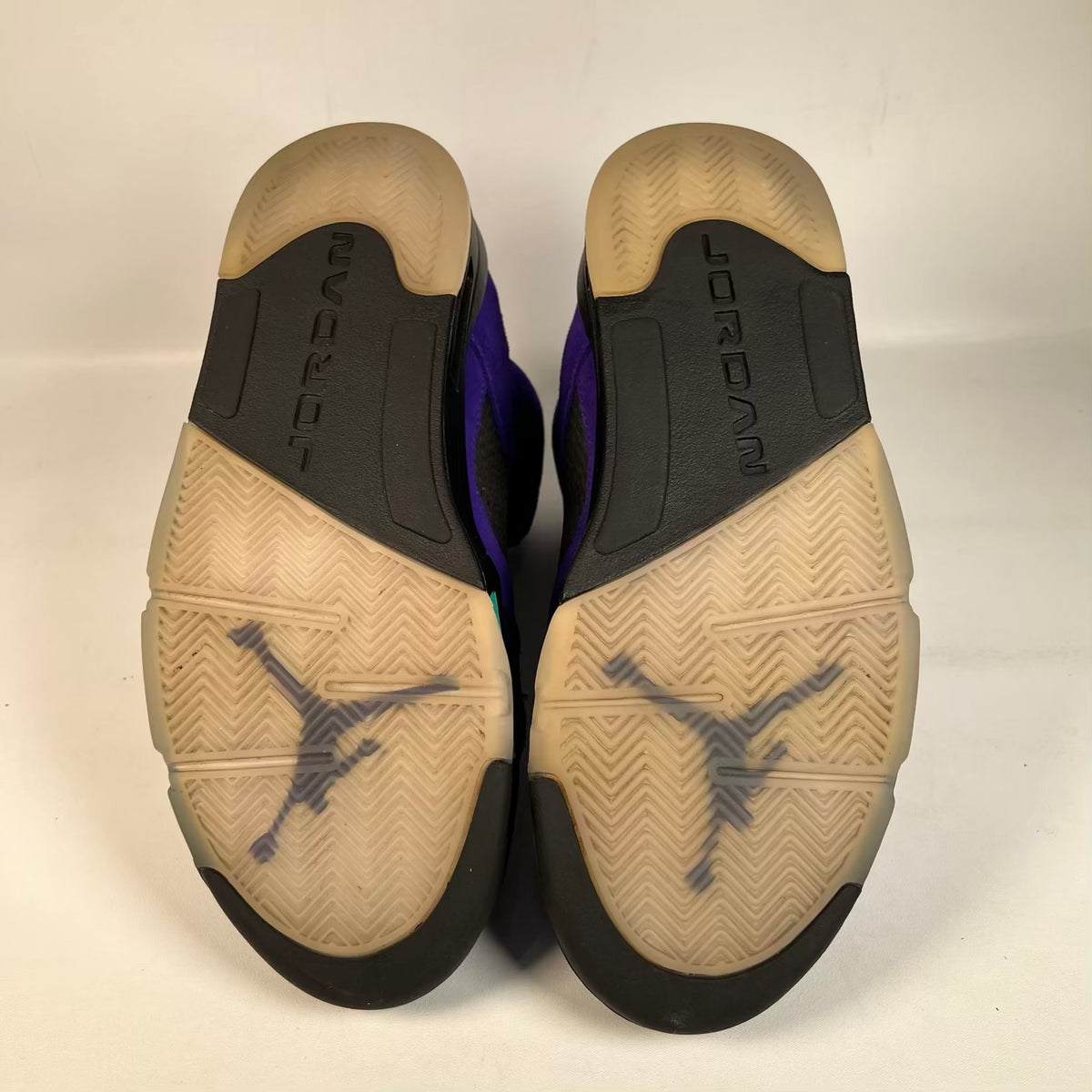 Jordan 5 Alternate Grape (2020) Size 9.5 USED s23653