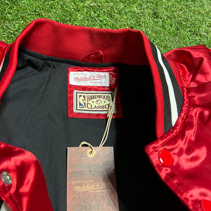 Mitchell and Ness Satin Chicago Bulls Red Jacket Size XXL NEW v16085