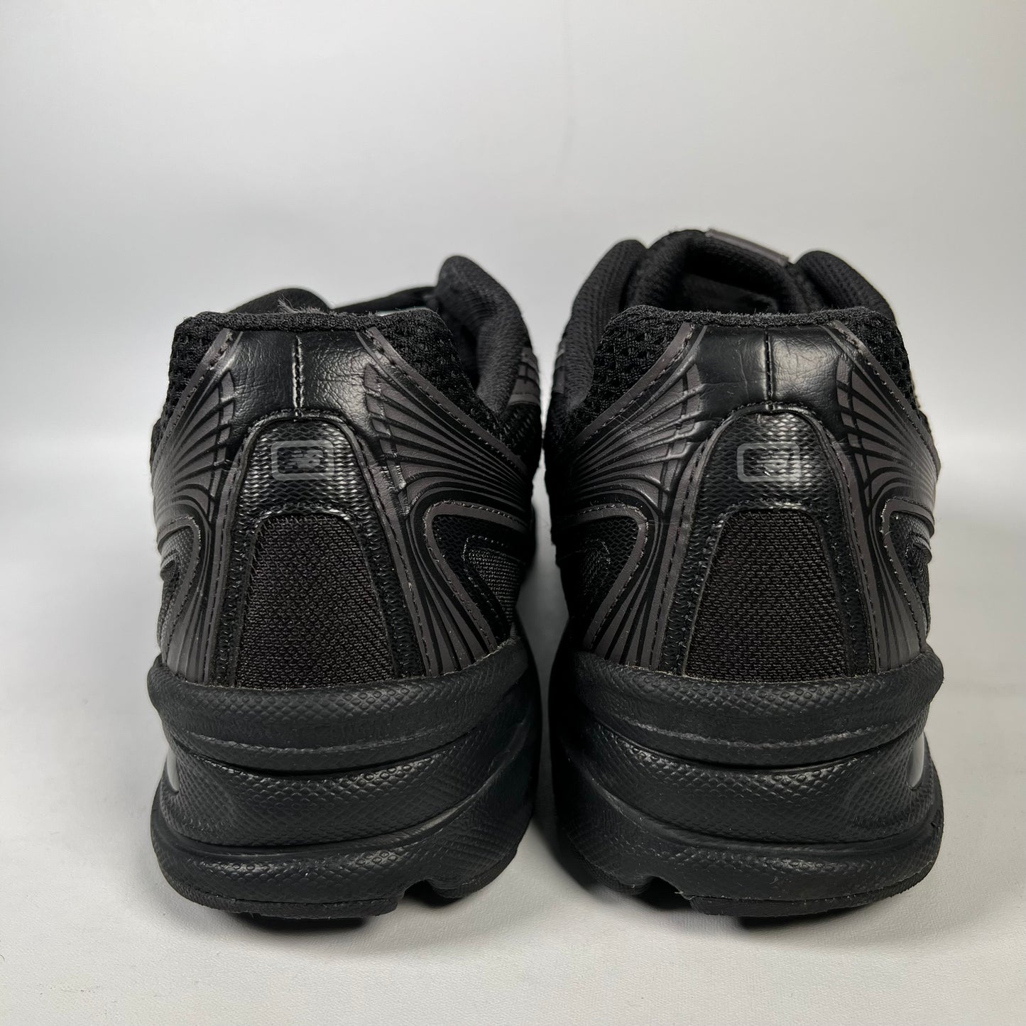 New Balance 740v2 Triple Black (2024) Size 11.5 USED s19957