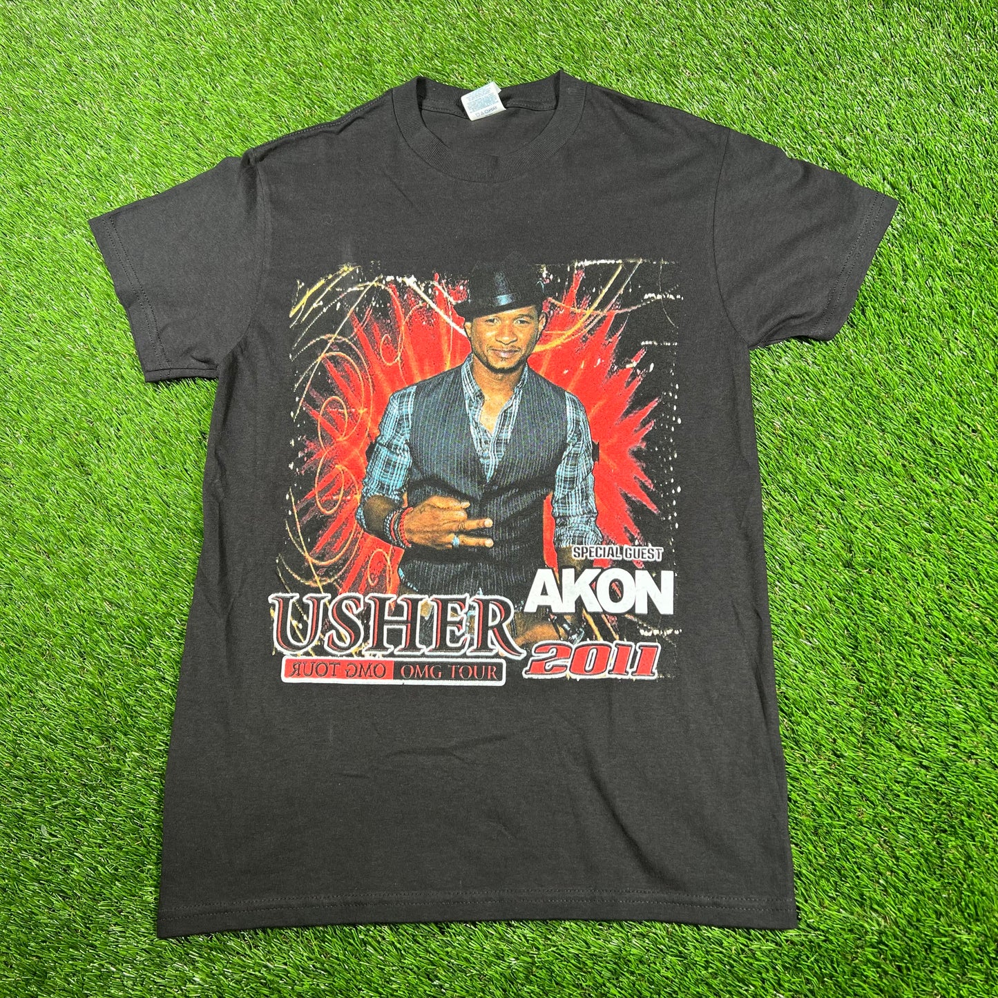 2011 Usher Akon Black OMG Tour Tee Size Small USED v17154