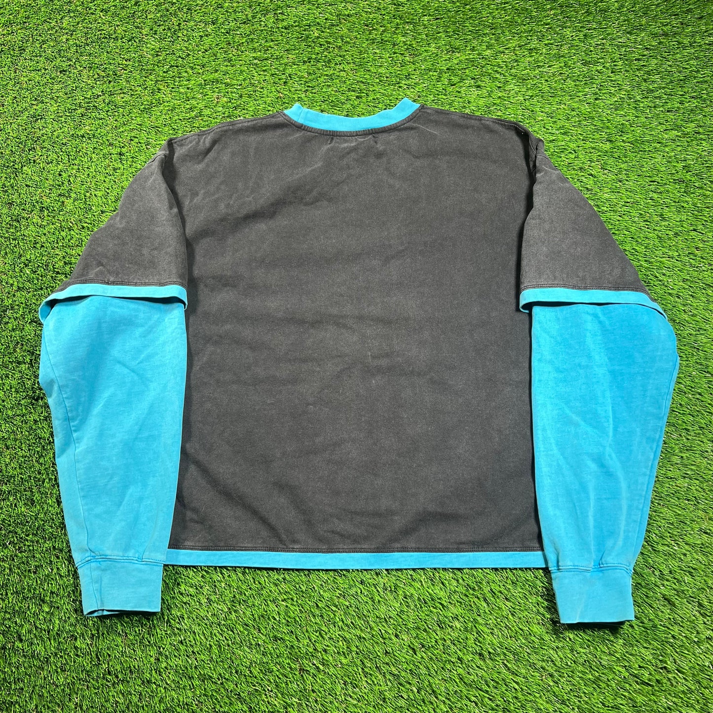 Vale Horse Blue Longsleeve Black Tee Size Medium USED x16300