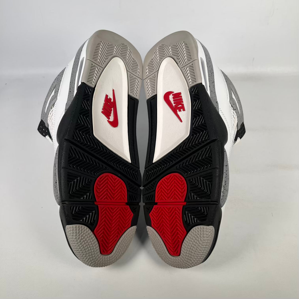 Jordan 4 White Cement (2025) Size 10.5 USED s23687