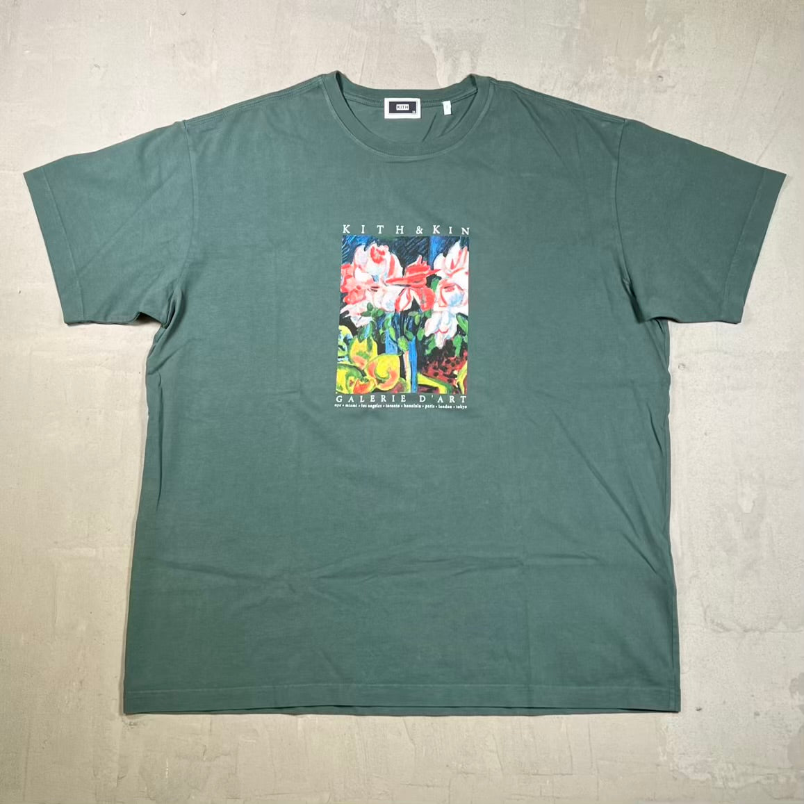 Kith & Kin Galerie D'Art Green Tee Size XL NEW x18907