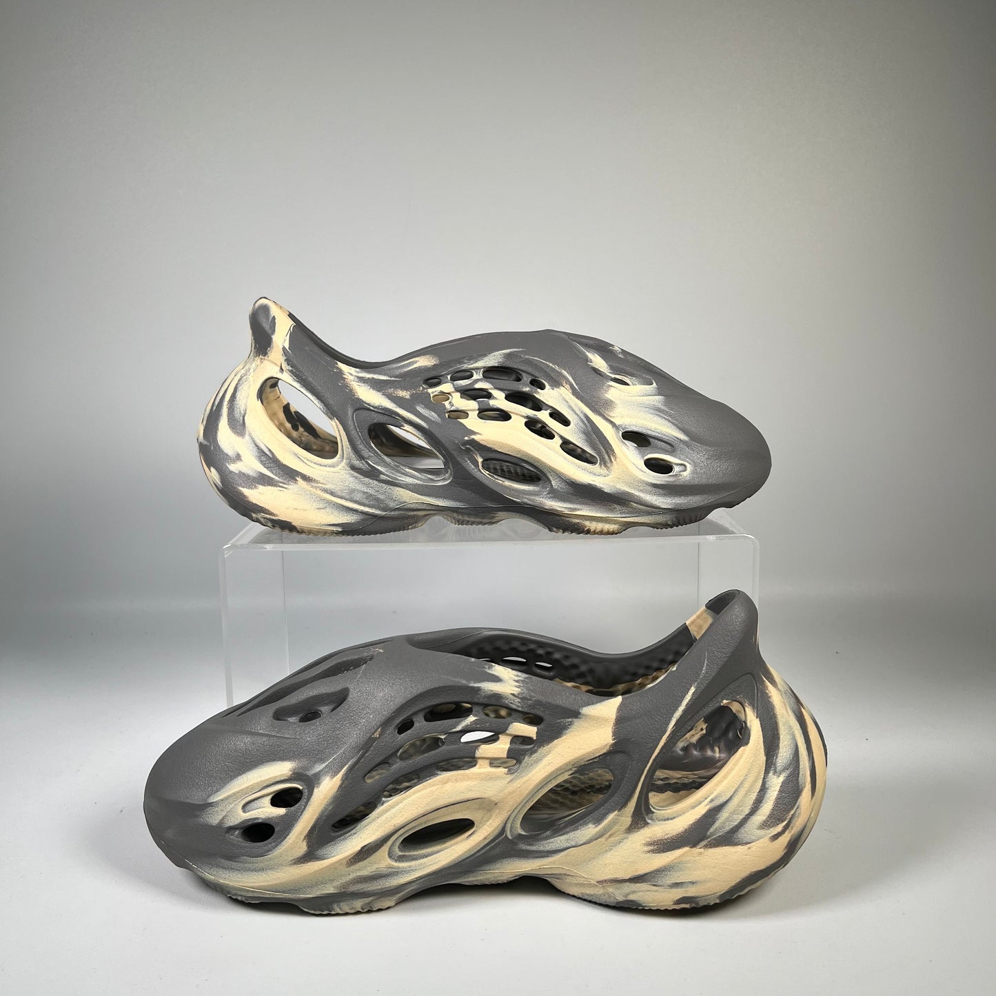 Yeezy Foam Runner MXT Moon Gray (2021) Size 8 USED s19219