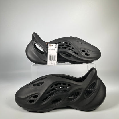 Yeezy Foam Runner Onyx (2024) Size 10 NEW s18842