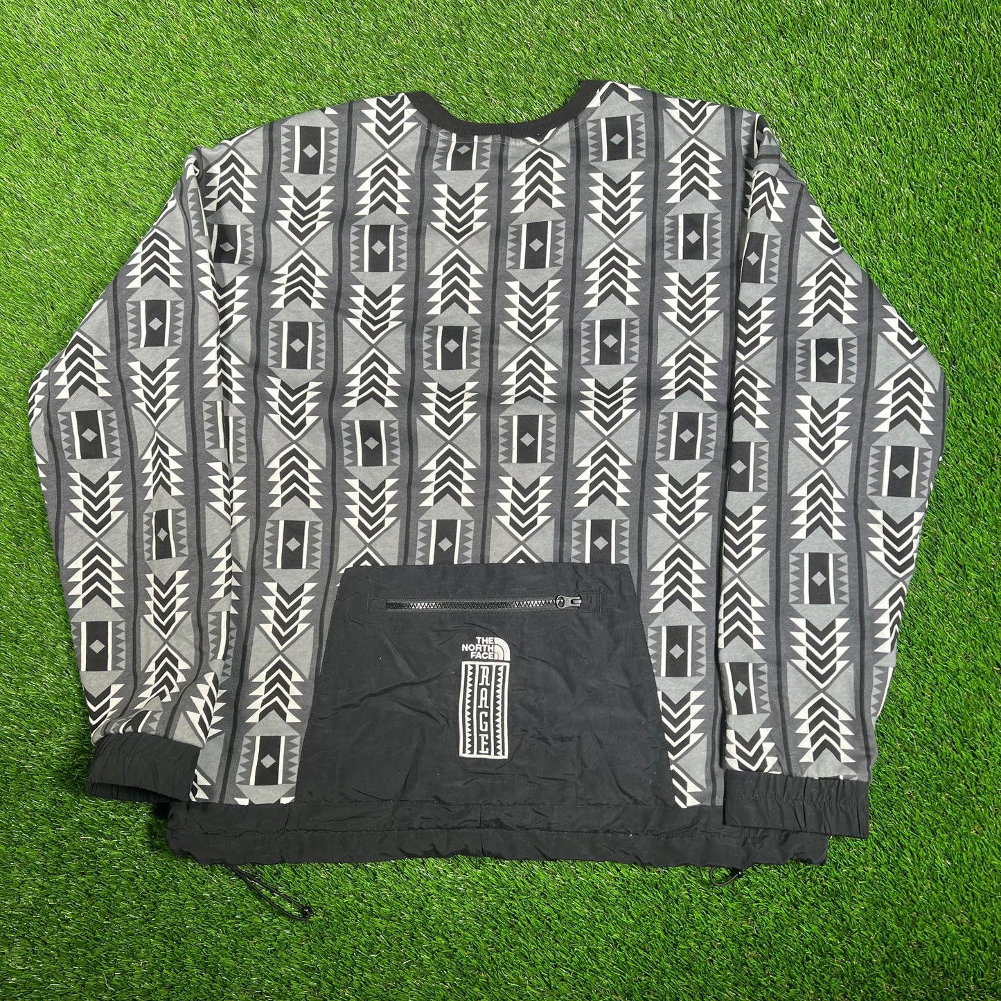 North Face Black/Grey Southwestern Crewneck Size Large USED v17978