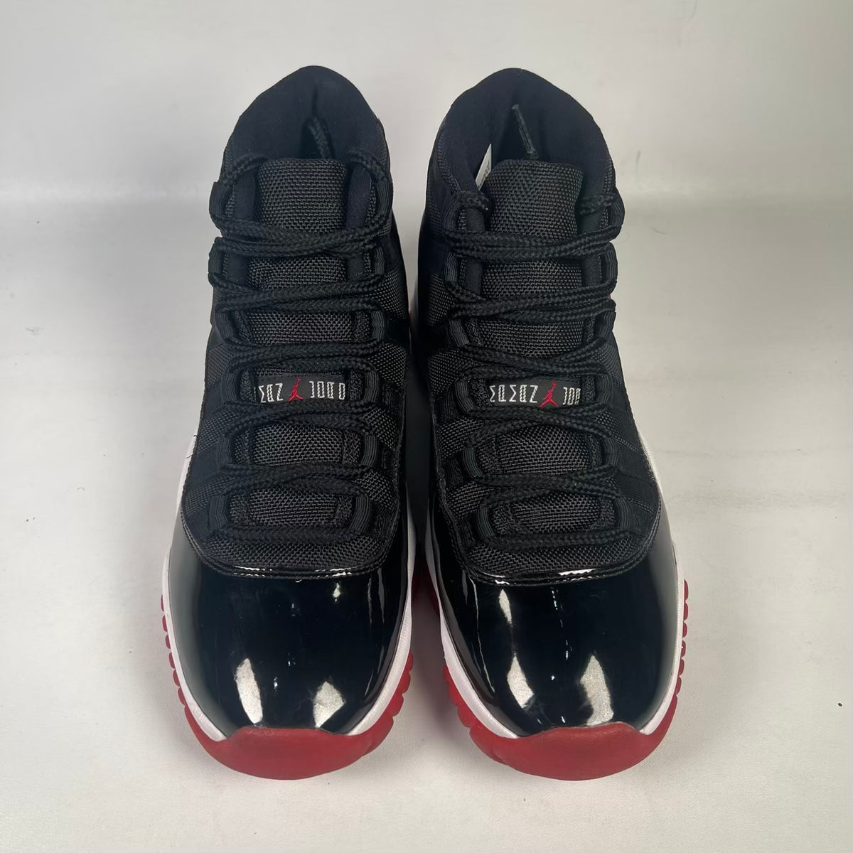 Jordan 11 High Playoffs Bred (2019) Size 8 USED s23722