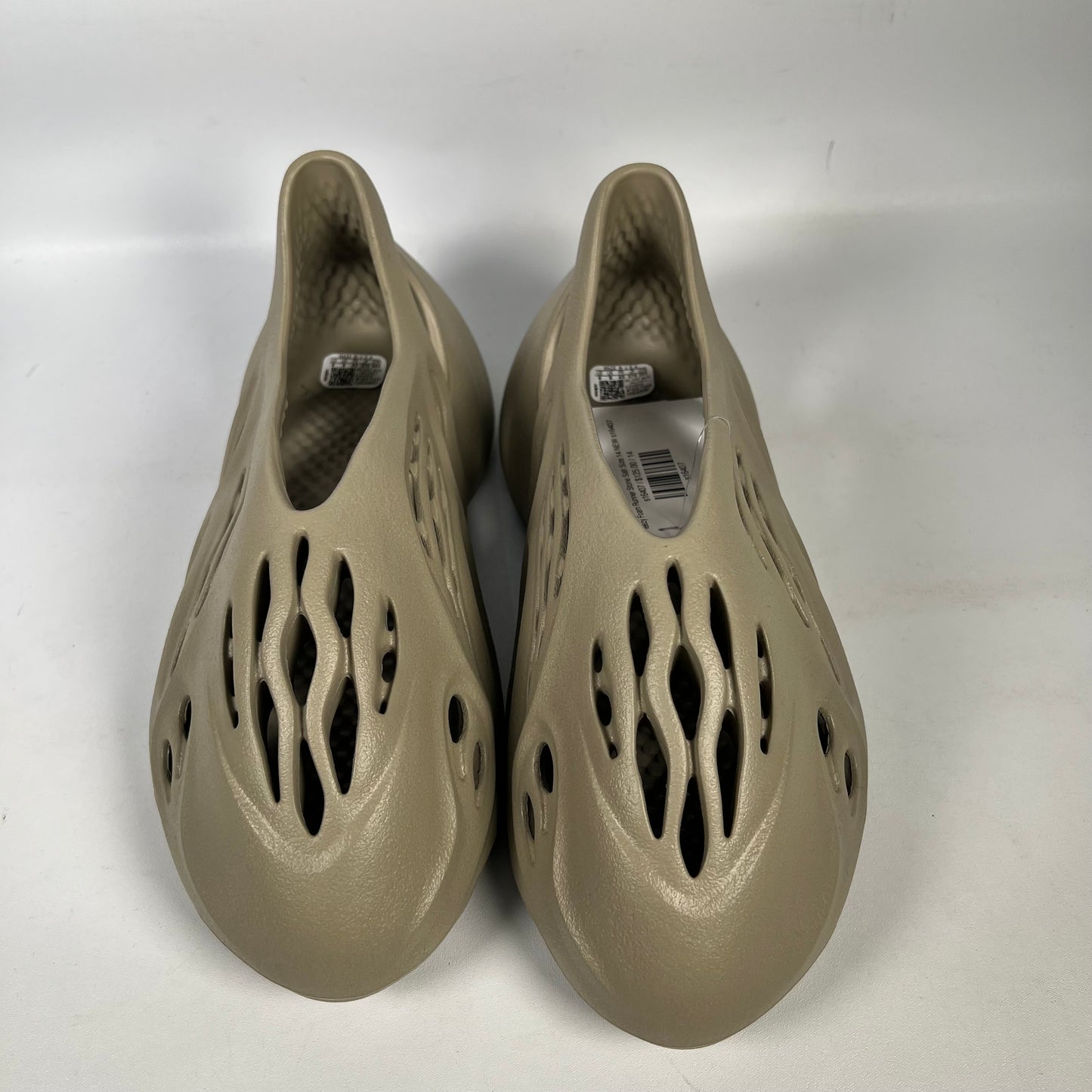 Yeezy Roam Runner Stone Salt Size 9 NEW s16117