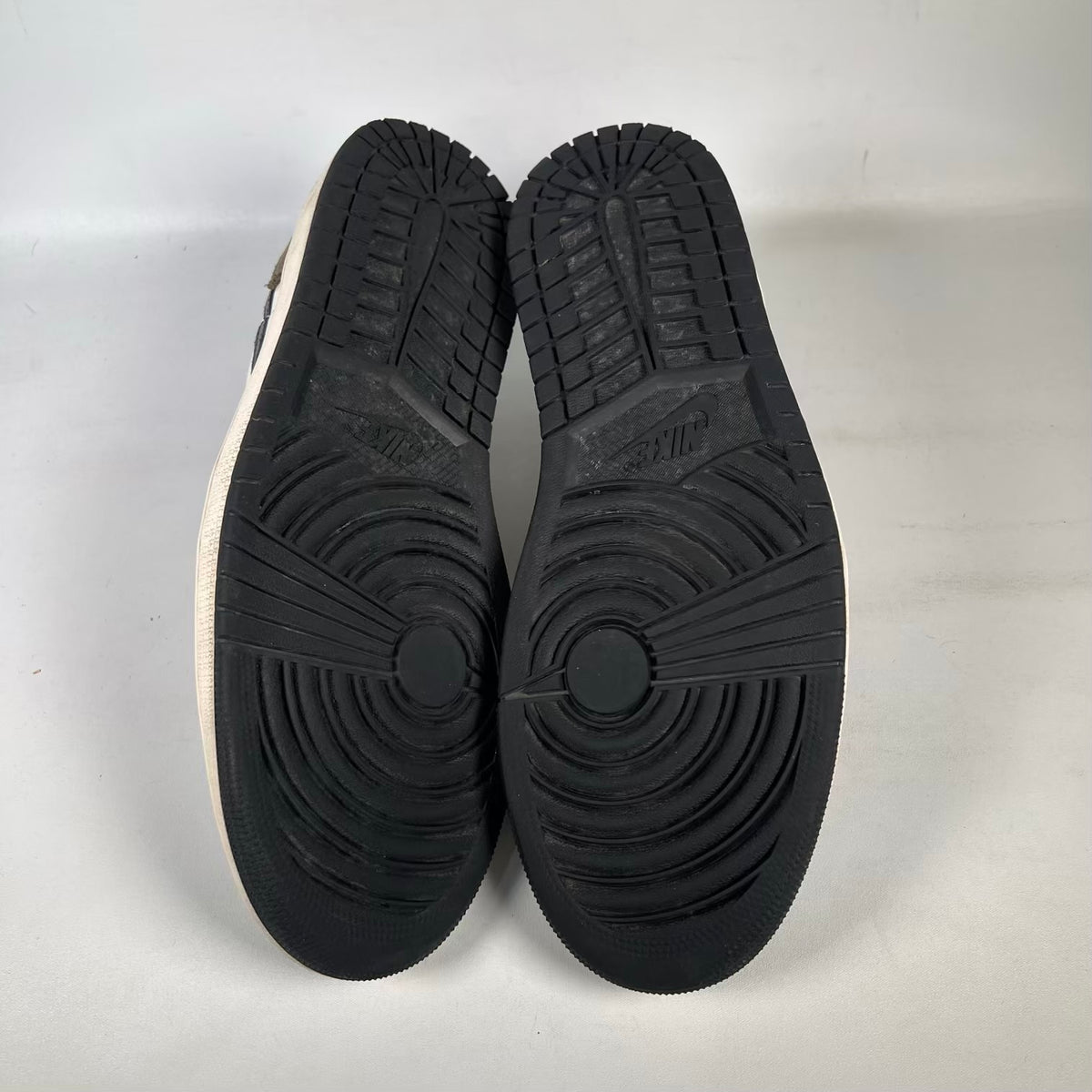 Jordan 1 Low Mocha (2024) Size 11 USED s23706