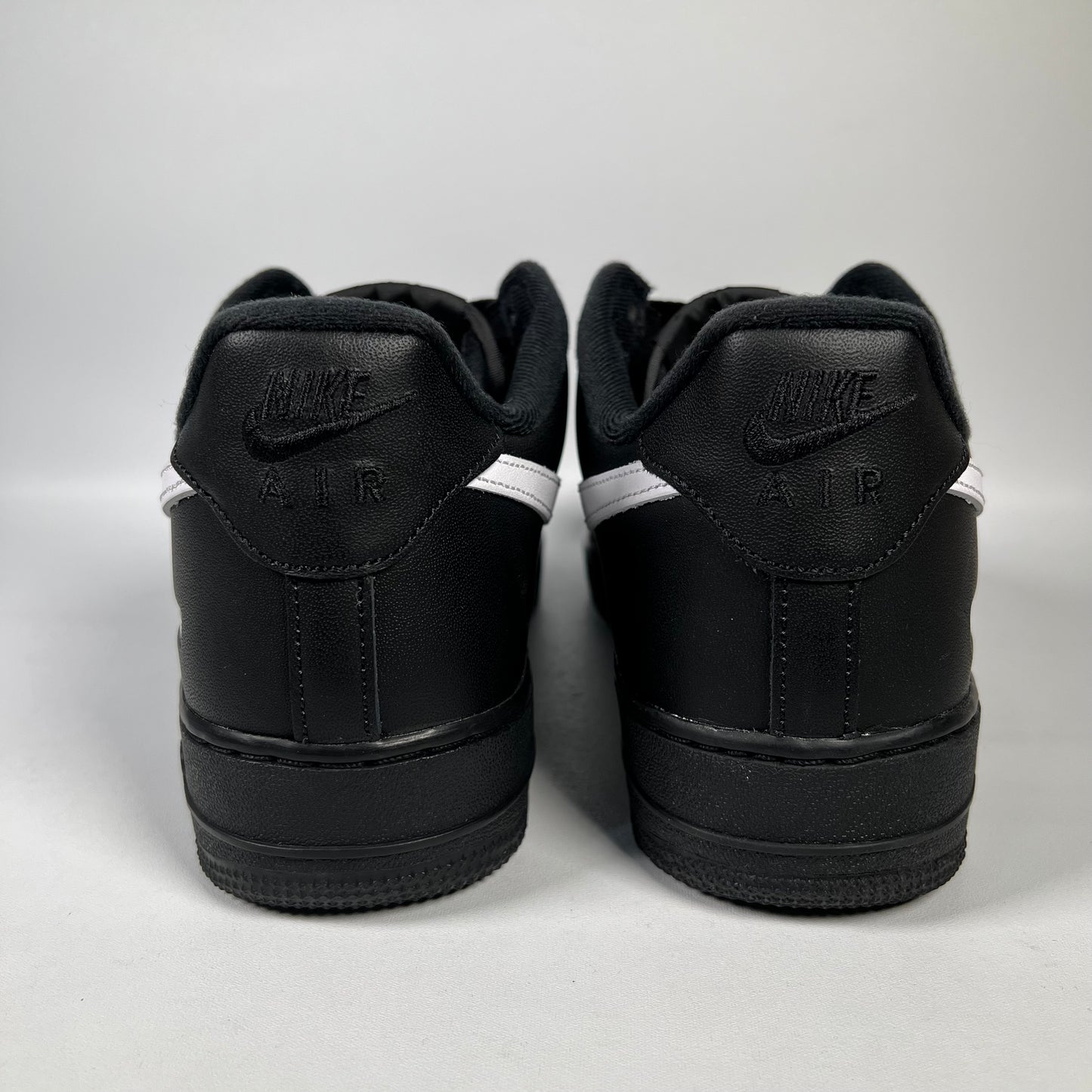 Supreme Nike Air Force 1 Black White (2025) Size 10 USED s19577