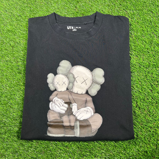 Kaws Uniqlo Grey Figure Black Tee Size Medium USED x14797