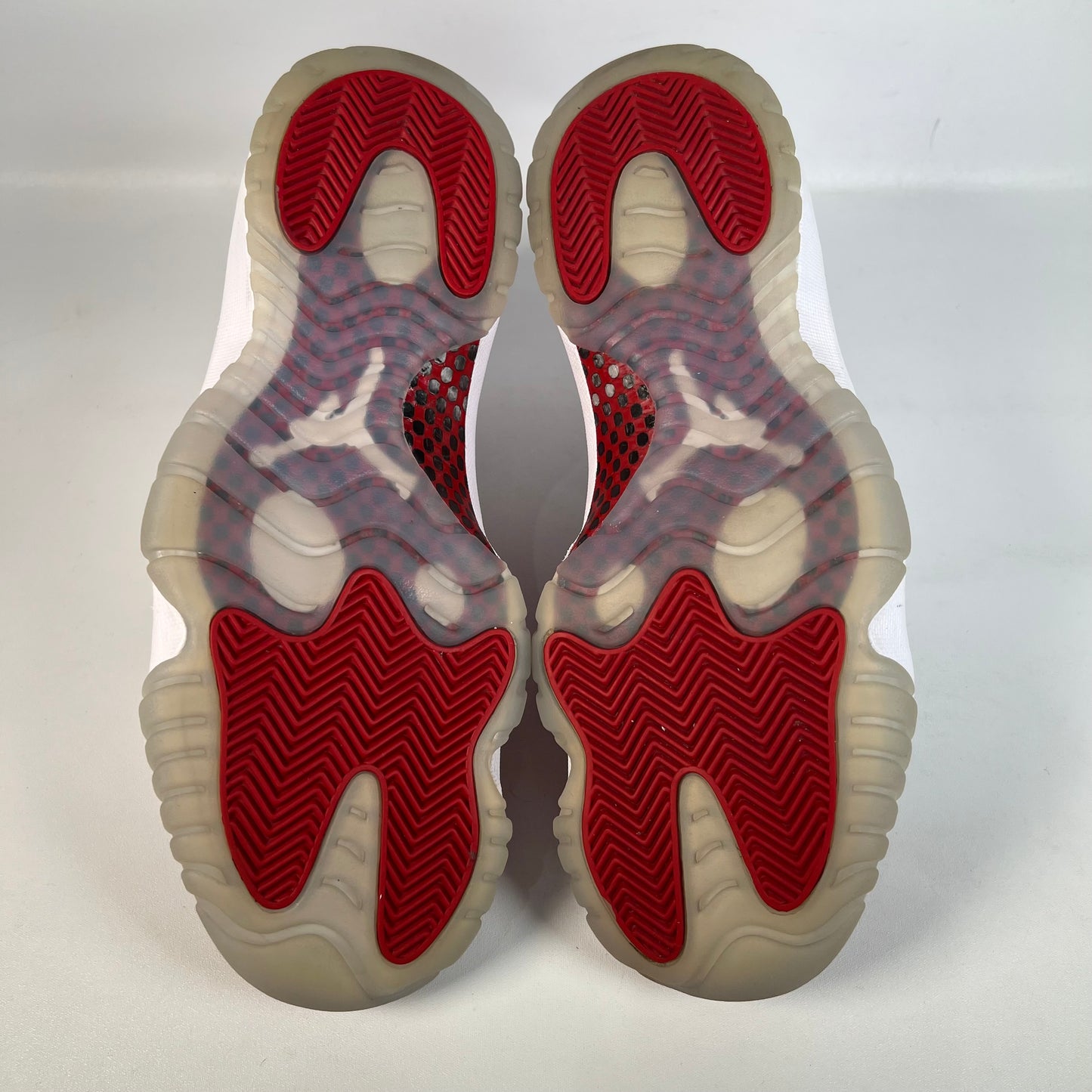 Jordan 11 Cherry (2022) Size 9.5 USED s21806
