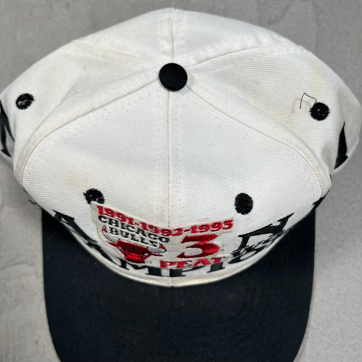 1993 Chicago Bulls "3 Peat" Snapback USED v19933