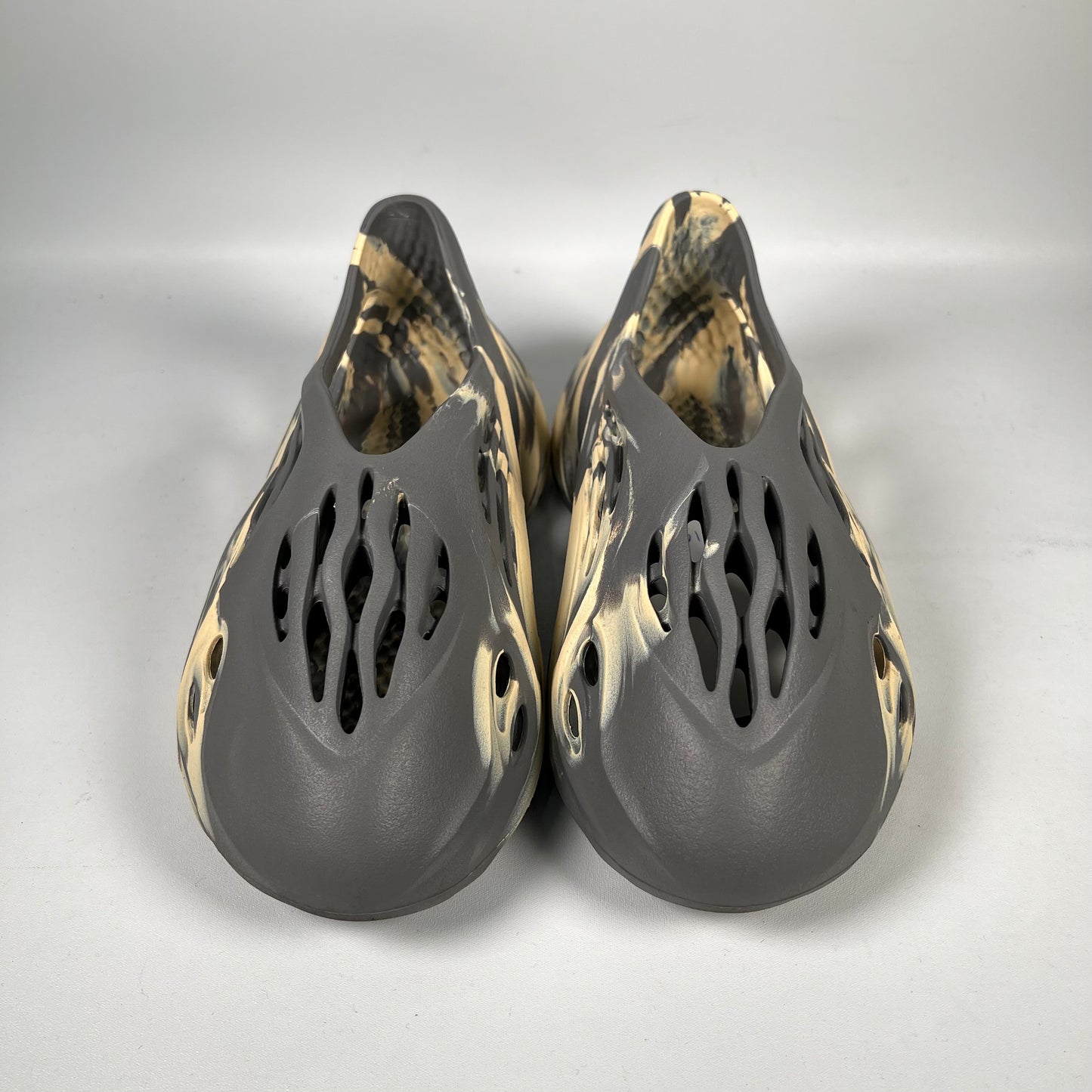 Yeezy Foam Runner MXT Moon Gray (2021) Size 8 USED s19219