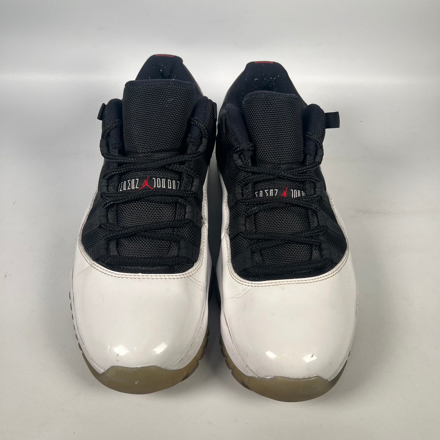 Jordan 11 Low Tuxedo (2013) Size 9.5 USED s19842