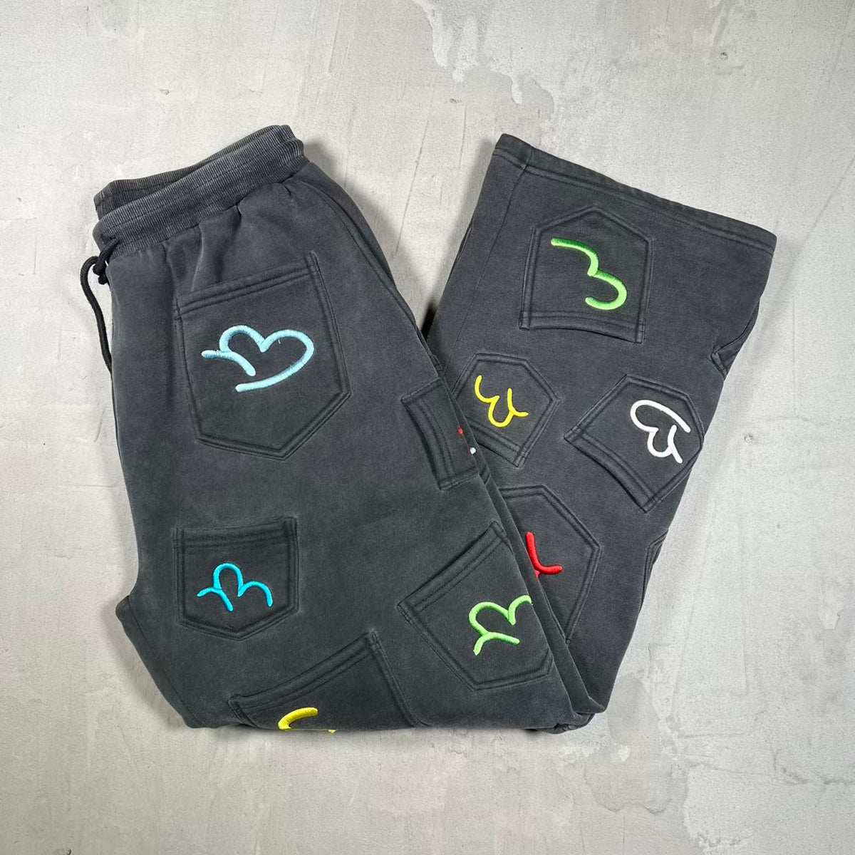 GV Gallery Raspberry Hills Multi Pocket Washed Black Sweatpants Size Small USED x18959