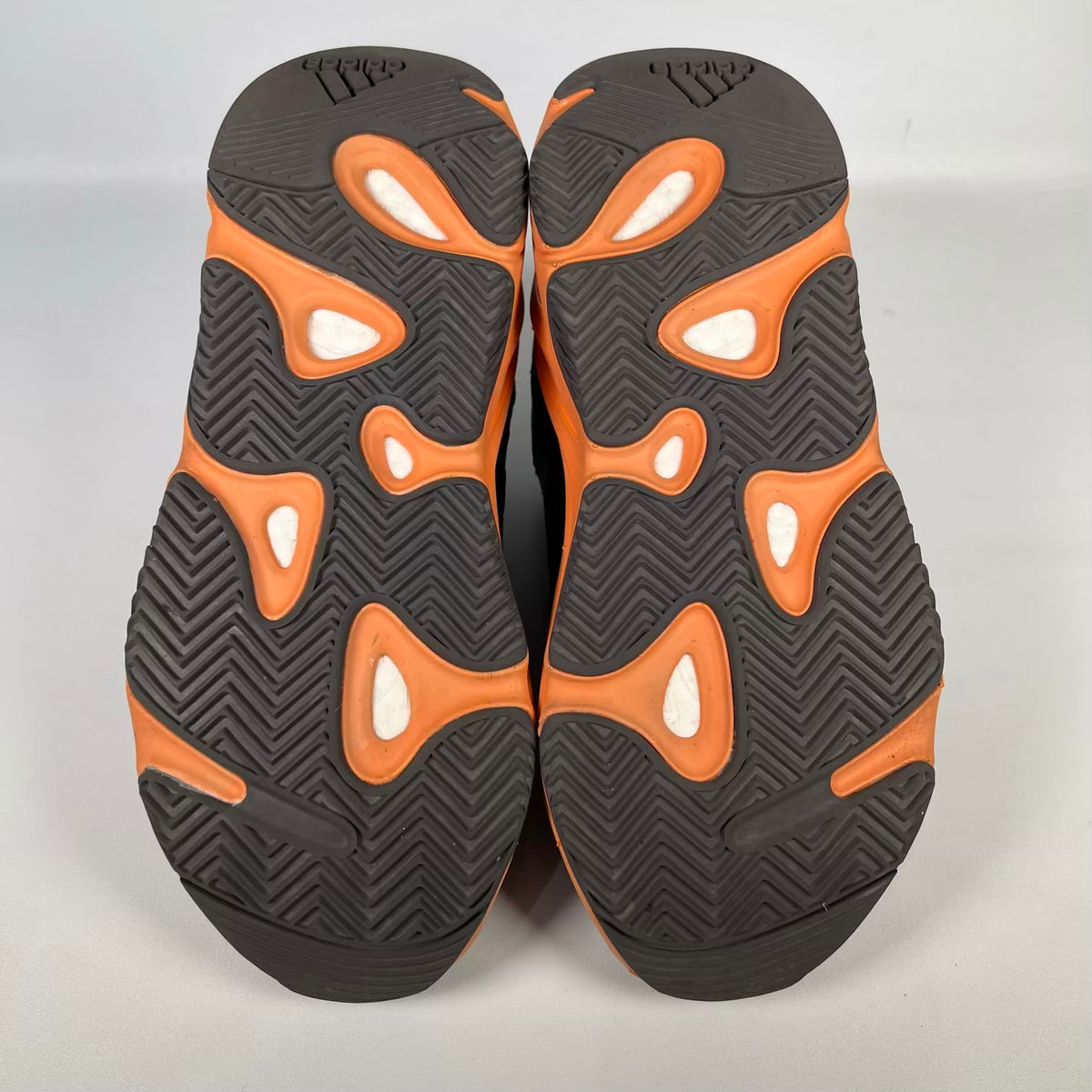 Yeezy Boost 700 Wash Orange (2021) Size 9 USED s23797