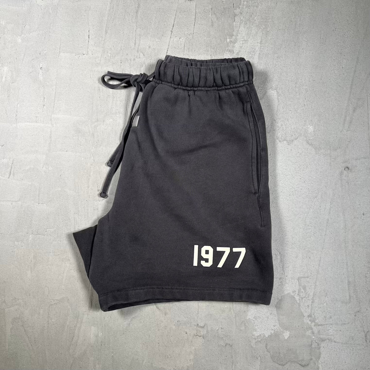 Fear of God FOG Essentials 19977 Dark Grey Shorts Size XS USED 18567