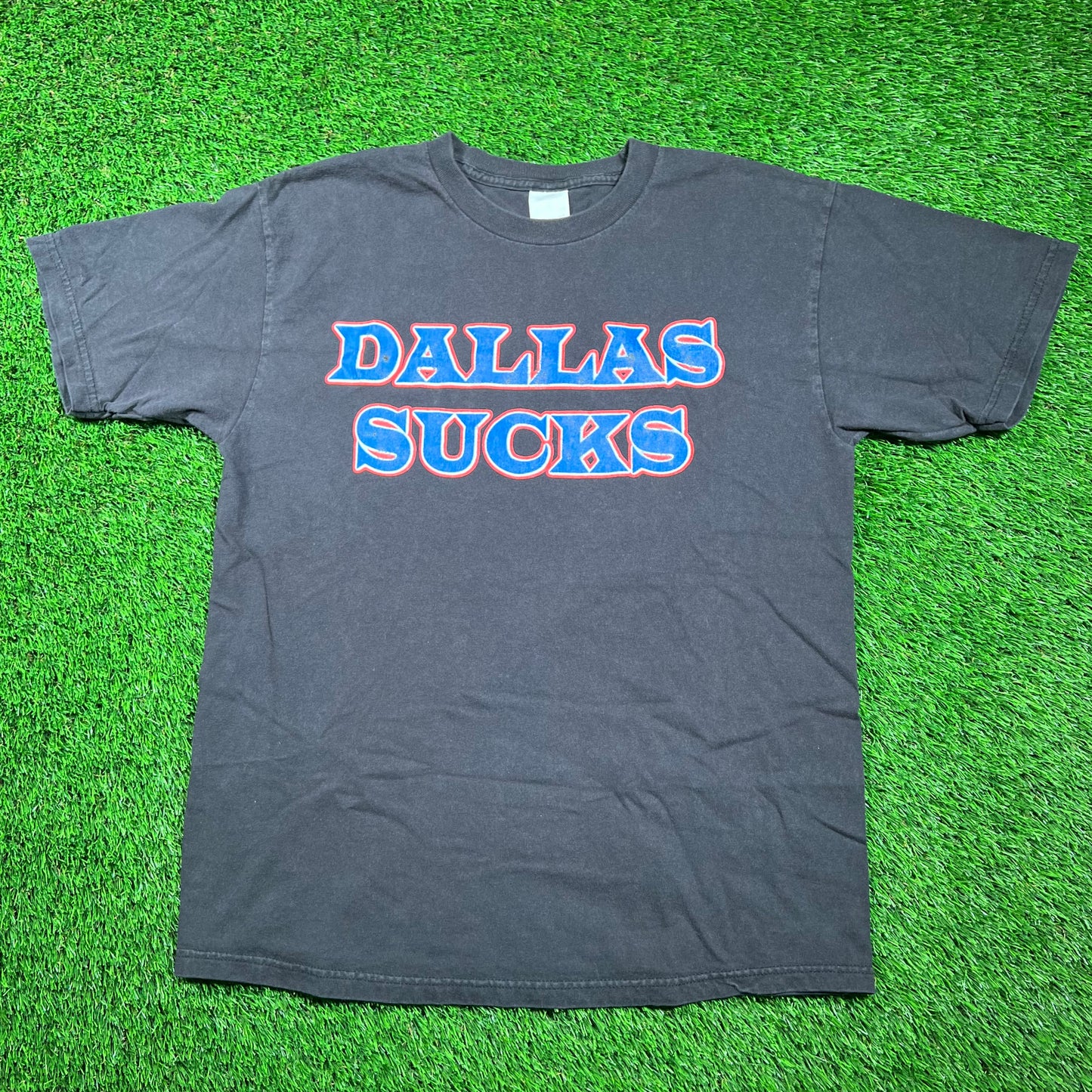 Y2K Family Guy "Dallas Sucks" Black Tee Size Large USED v18562