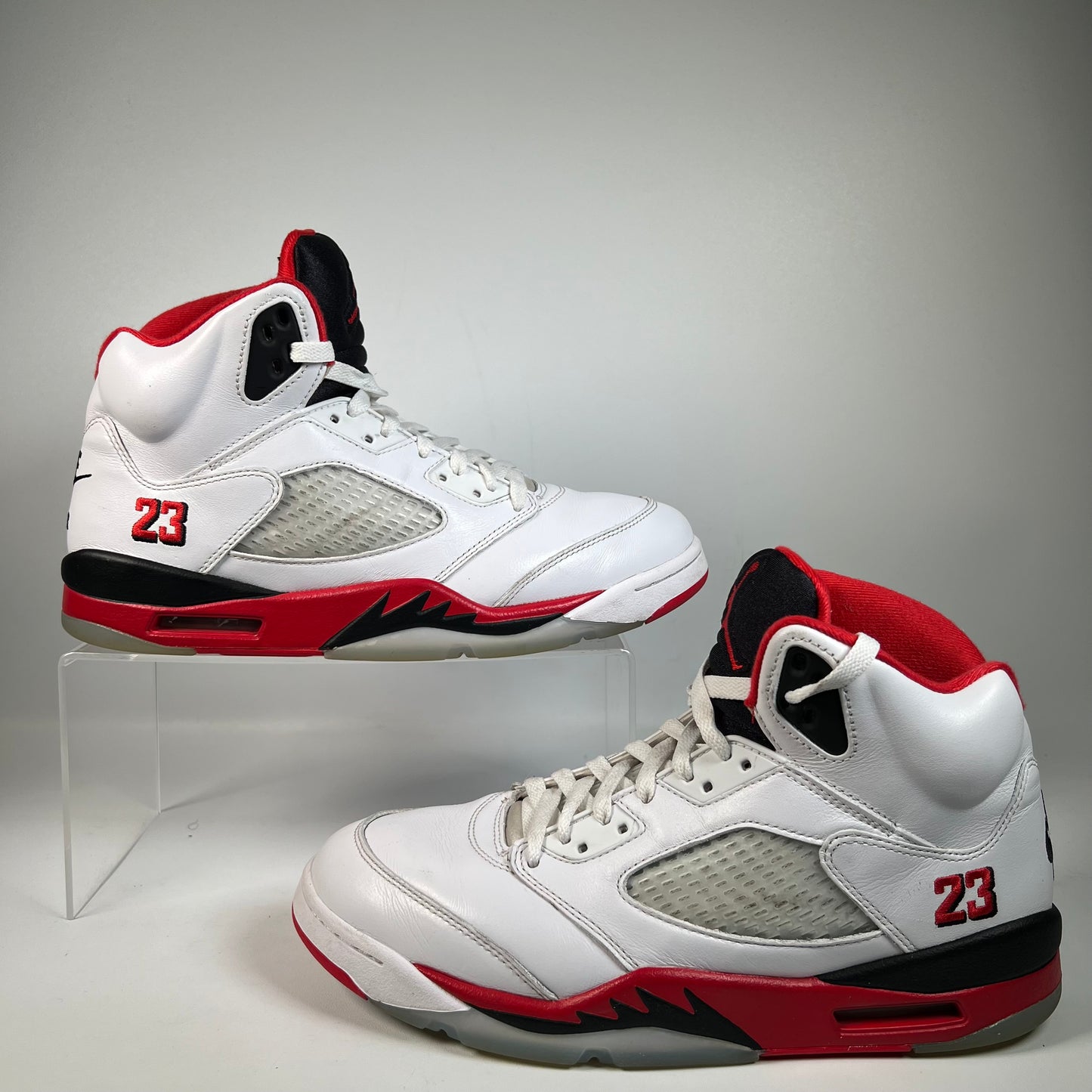 Jordan 5 Fire Red Black Tongue (2025) Size 10.5 USED s22369