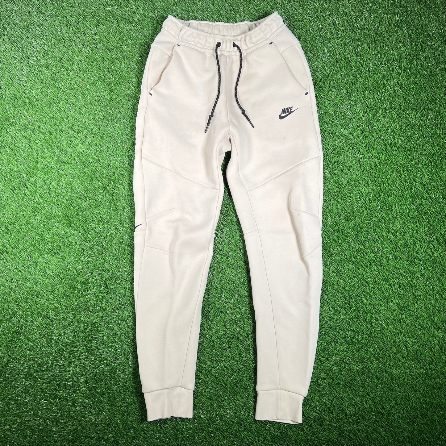 Nike Tech Tan Sweatpants Size Small USED v18100