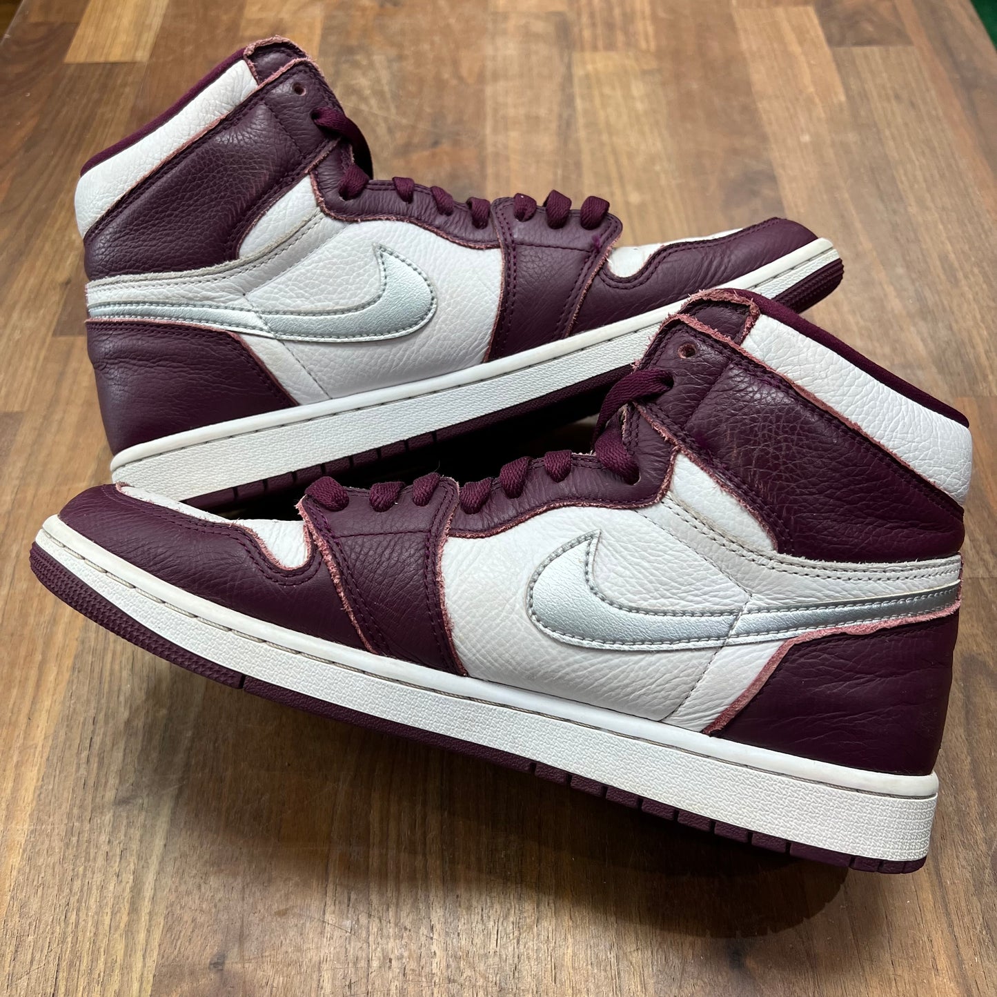 Jordan 1 Bordeaux Size 10 USED s17302