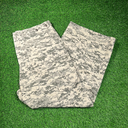 GV Gallery Digi Camo Cargo Pants Size Large USED x16632