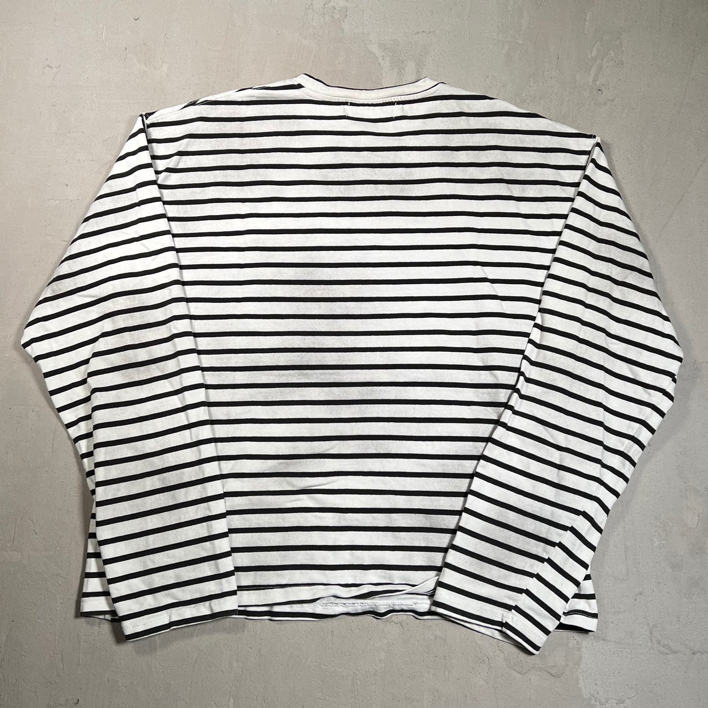 Vale Forever Stripe Emblem White/Black Longsleeve Size XL USED x17589