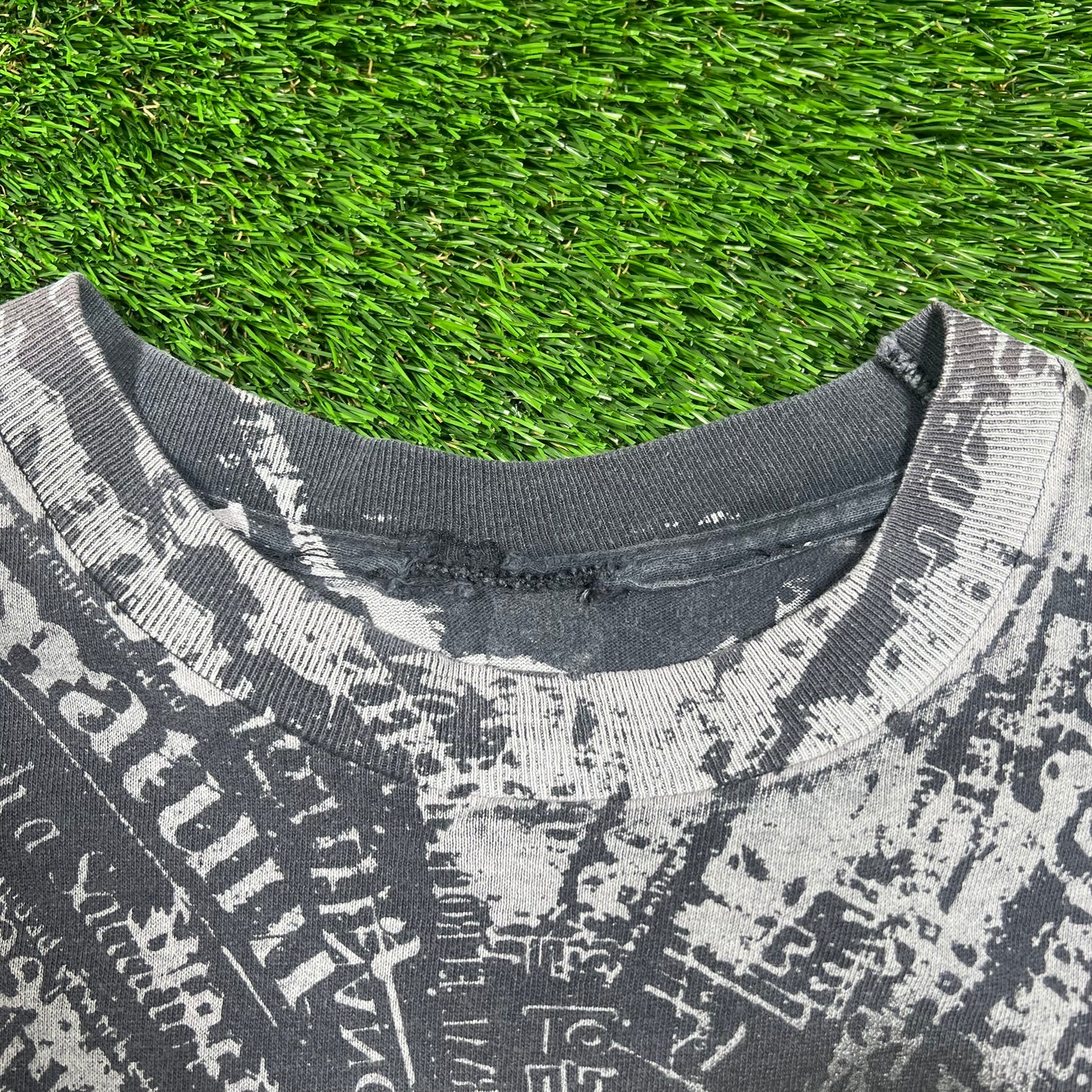 1993 Robert Plant All Over Print Text Black Tee Size Large USED v18352