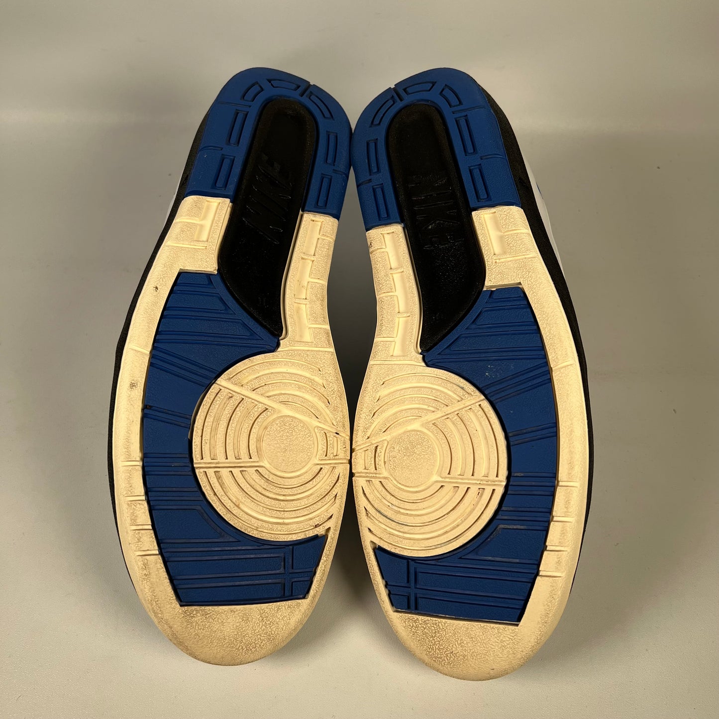 Jordan 2 Varsity Royal (2023) Size 10M/11.5W USED s20234