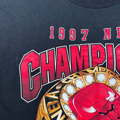 1997 Chicago Bulls NBA Finals Gold Ring Black Tee Size XL USED v16724