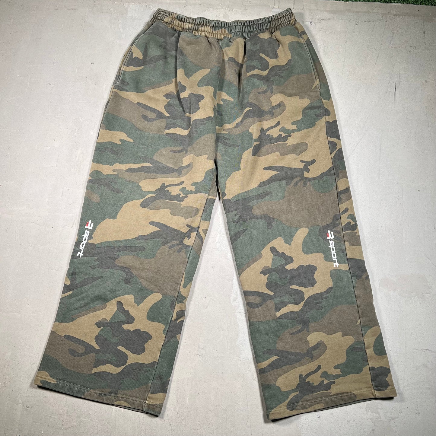 GV Gallery Raspberry Hills Sport Camo Sweatpants Size Small USED x17547