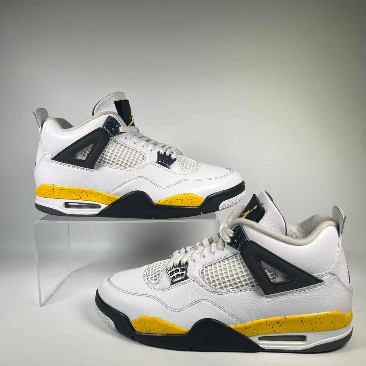 Jordan 4 Tour Yellow (2026) Size 12 USED s23768