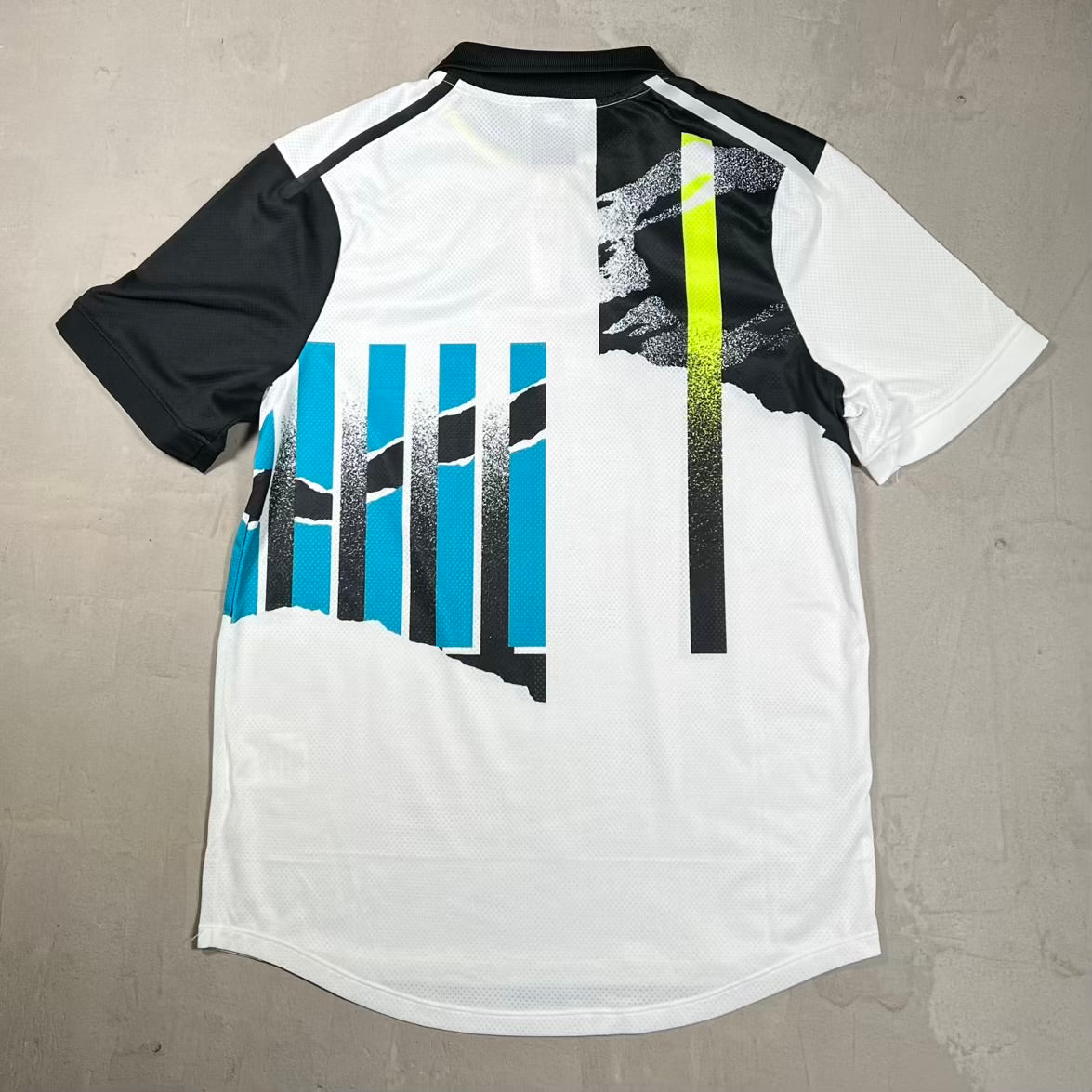 Nike Challenge Court Advantage Agassi White Polo Size Medium USED v20270