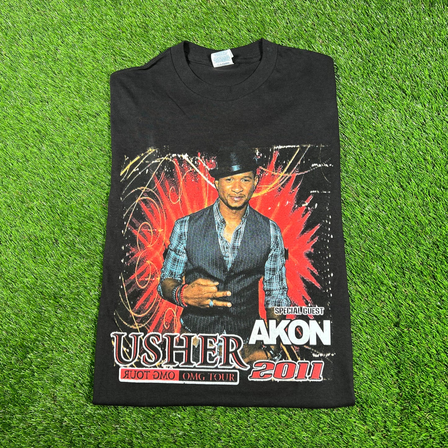 2011 Usher Akon Black OMG Tour Tee Size Small USED v17154